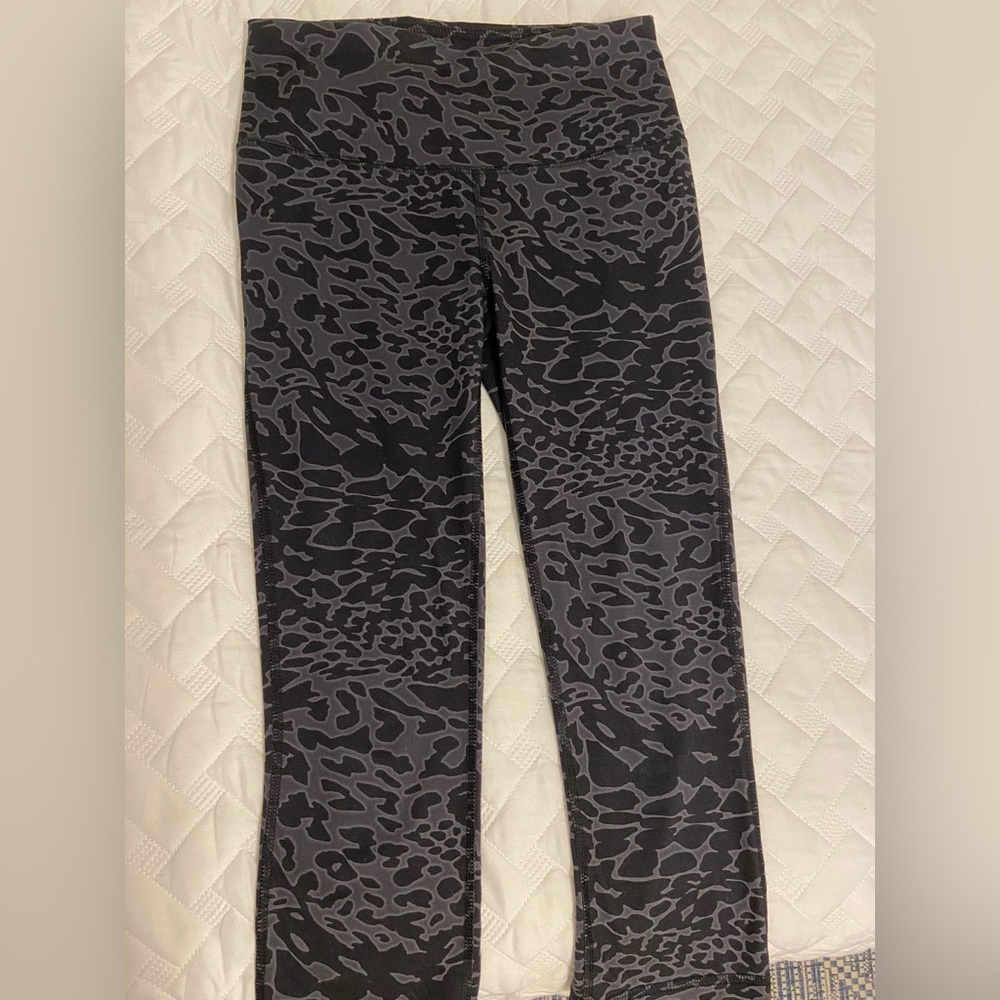 DSG Black and Gray Leopard Athletic Leggings